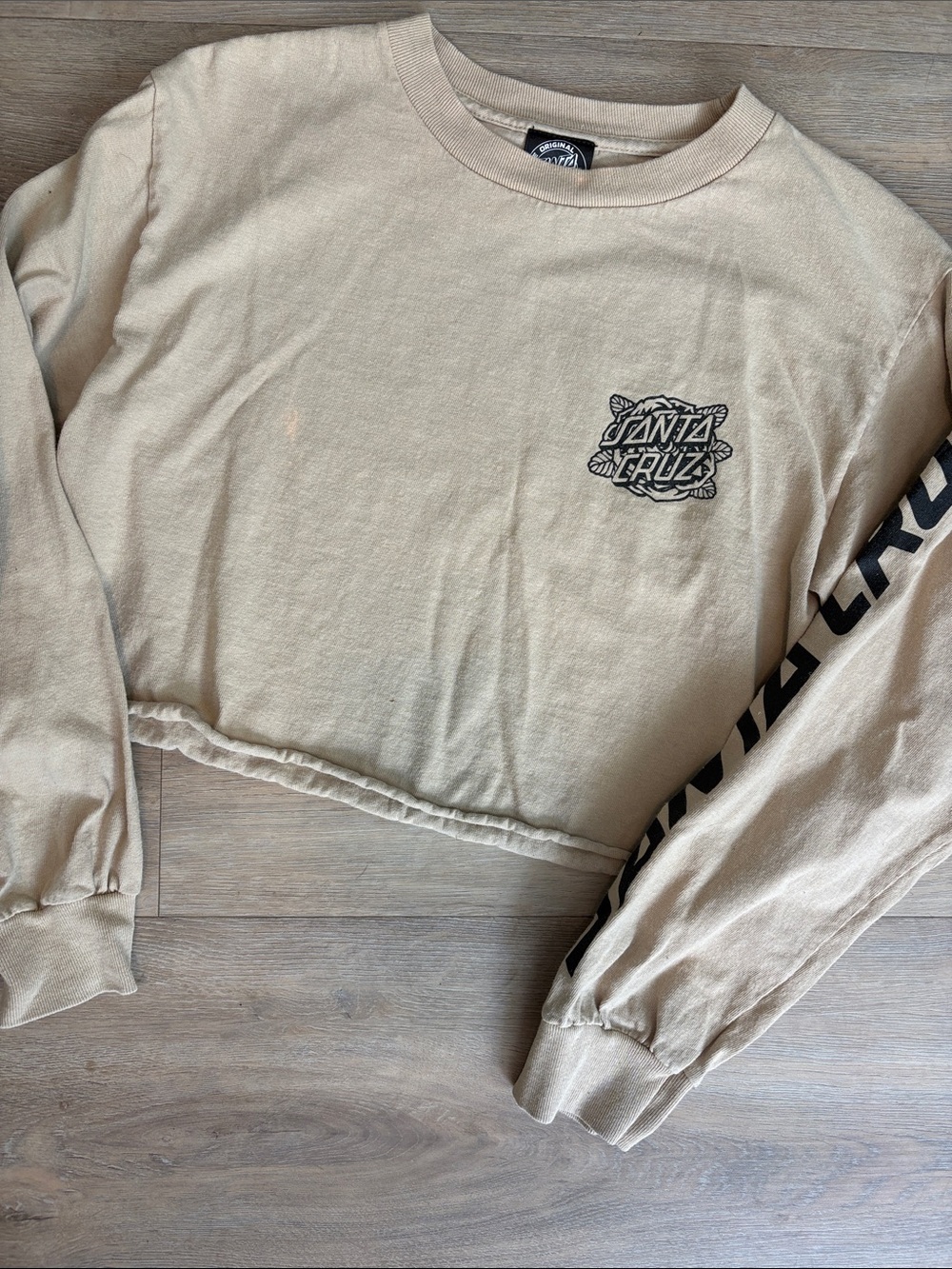 Santa Cruz Skateboards Beige Cropped Long-Sleeve